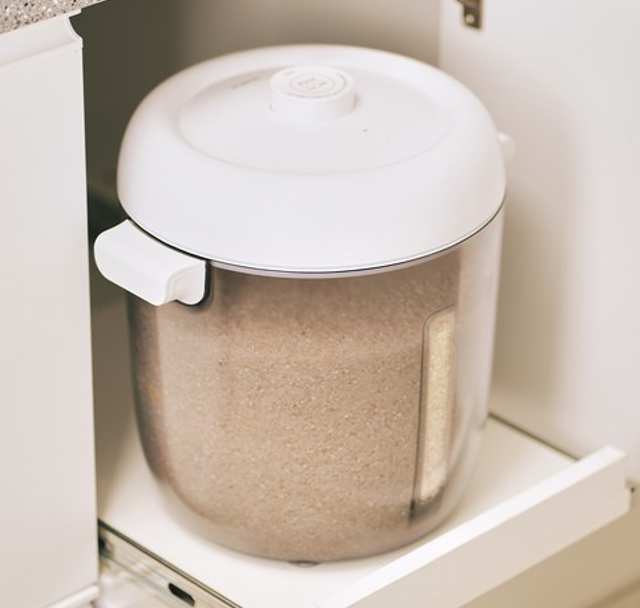 주방에 배치한 보만 12kg 진공쌀통